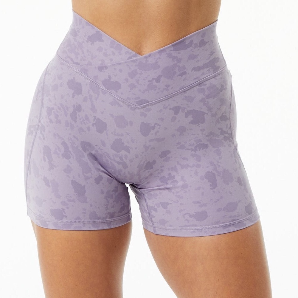 Alphalete surface power shorts 5”